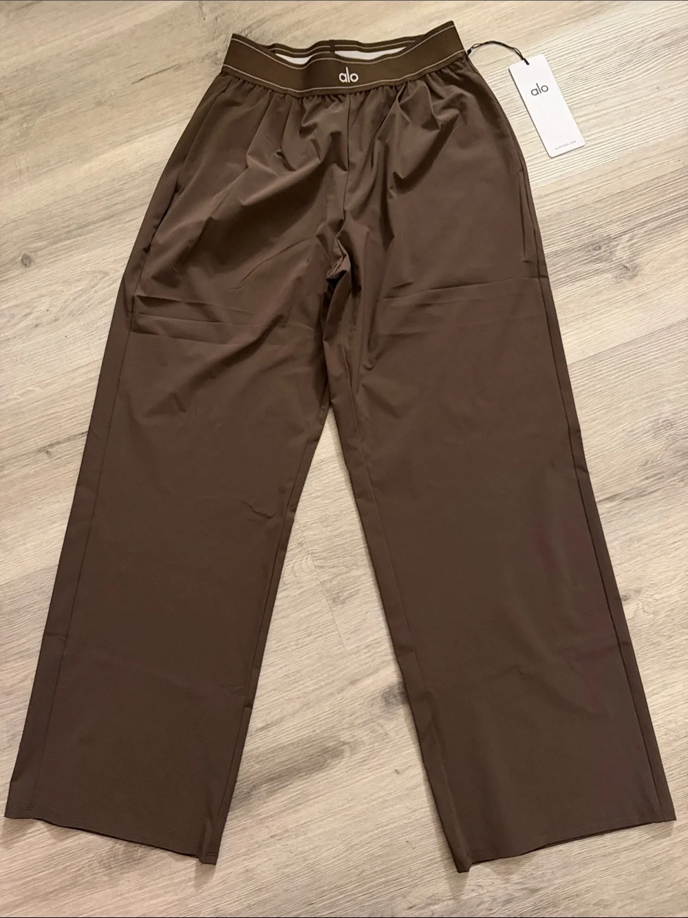 ALO Yoga Women's Wide-Leg Pull-On Pants — Dark Brown